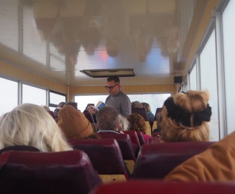 Bart Moeyaert leest voor uit zijn werk.