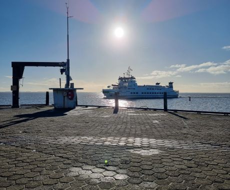 De boot vanaf de nieuwe steiger