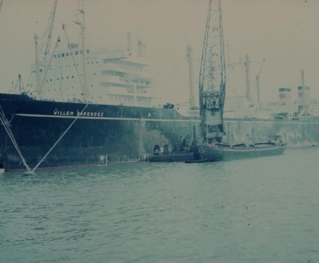 Fabrieksschip de Willem Barentsz in de haven (credits fotografiek.nl)