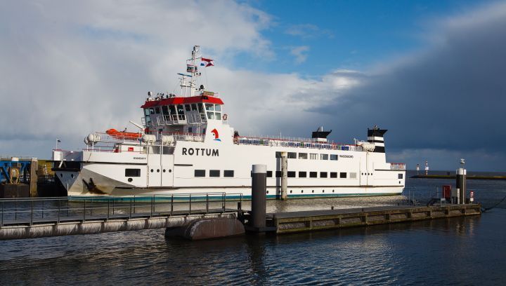 Veerboot de MS Rottum in de veerhaven van Lauwersoog