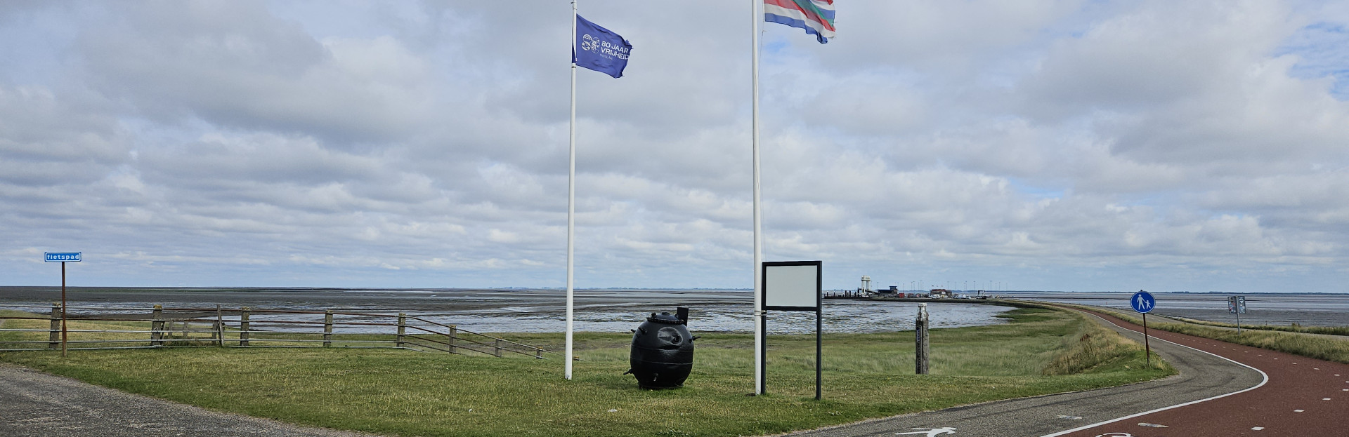 engelse zeemijn op de dijk van Schiermonnikoog
