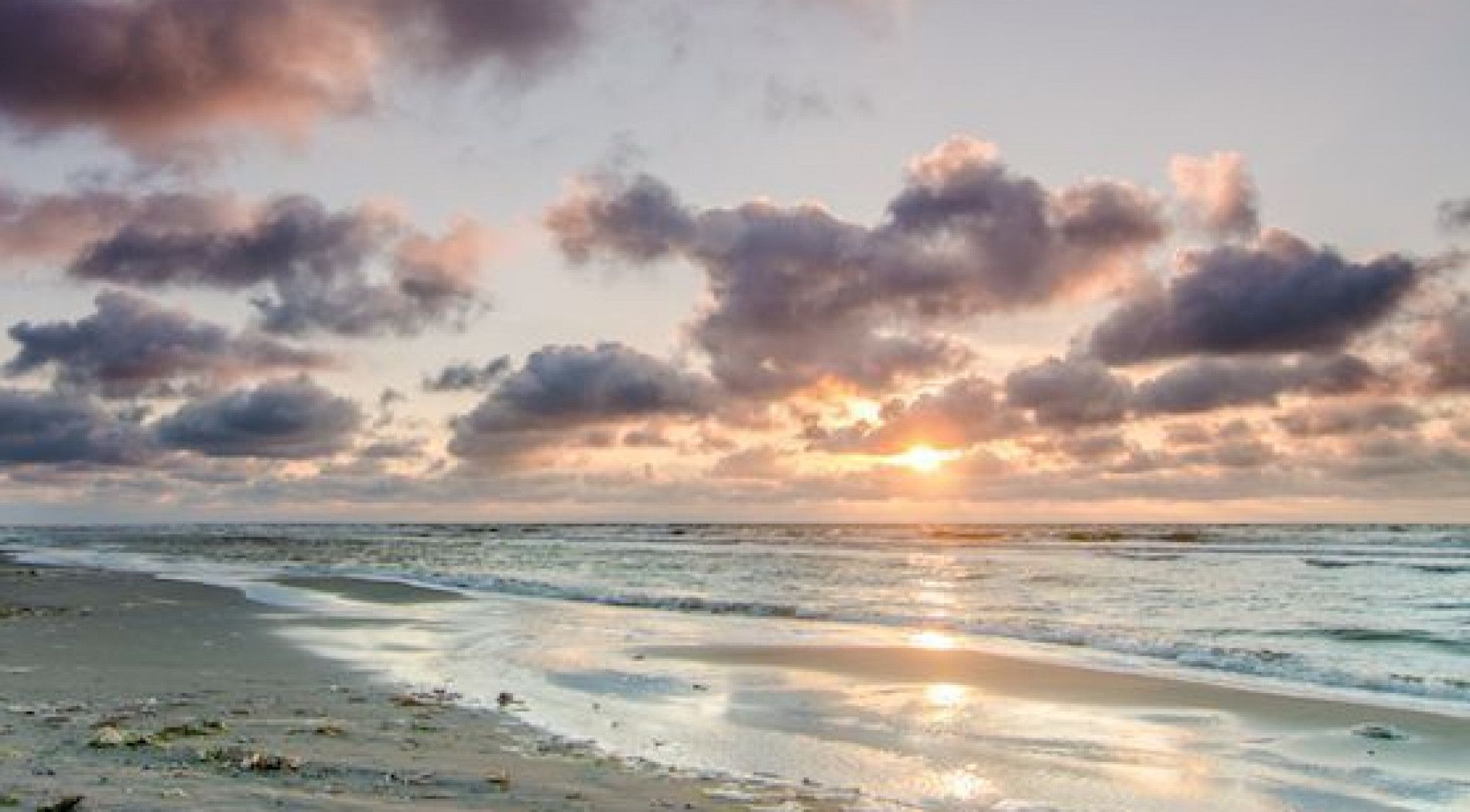 zonsondergang op de waddenzee
