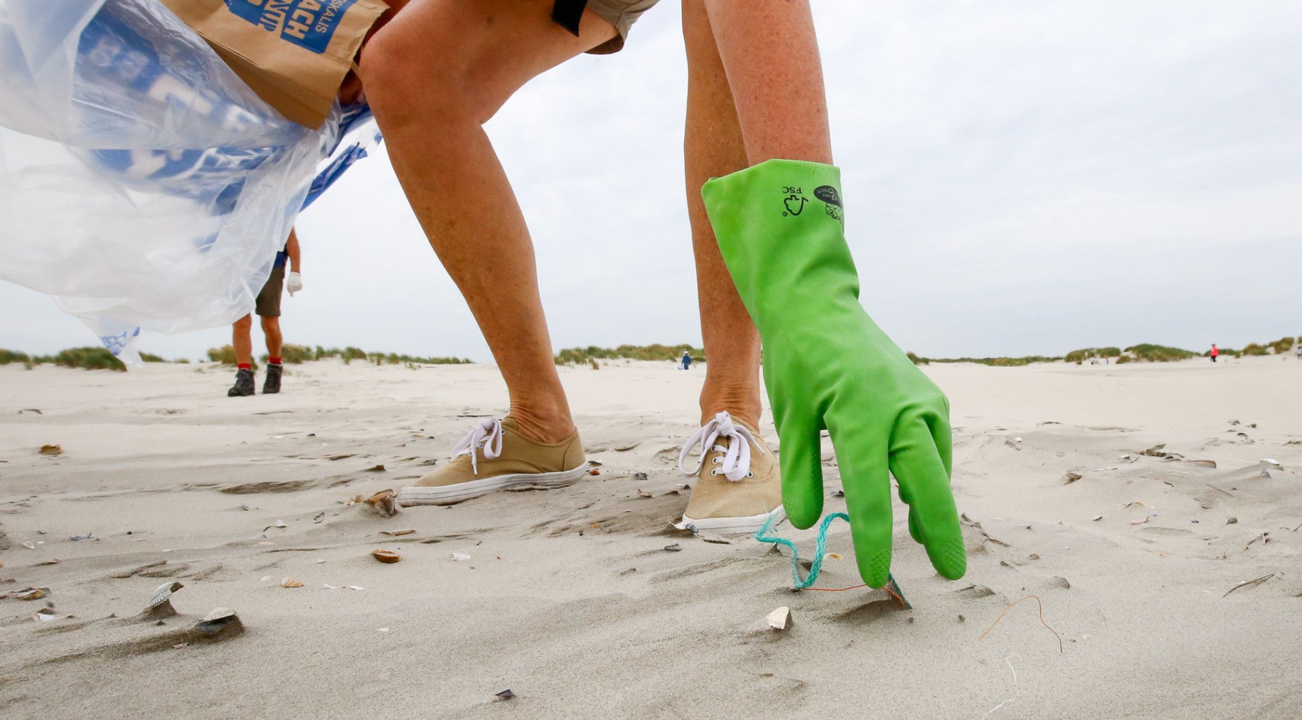Jutten op het strand en help de natuur - Beachcleanup tour Mart Smit