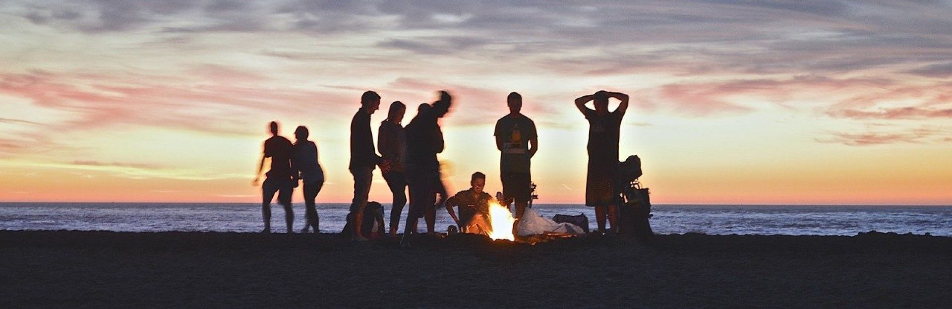 kampvuur op het strand