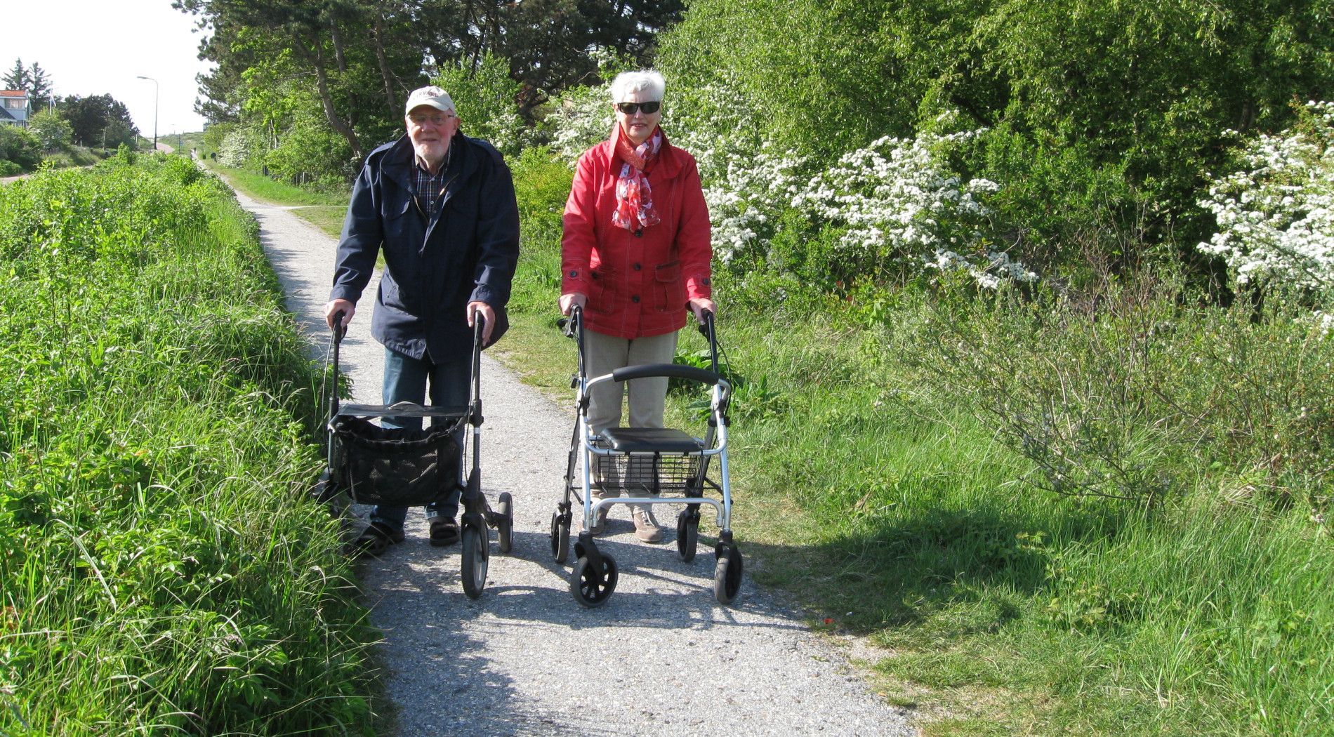 op pad met de rollator op Schiermonnikoog